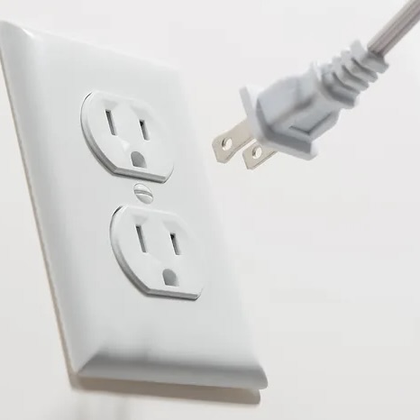 The audio of inserting the plug into the socket