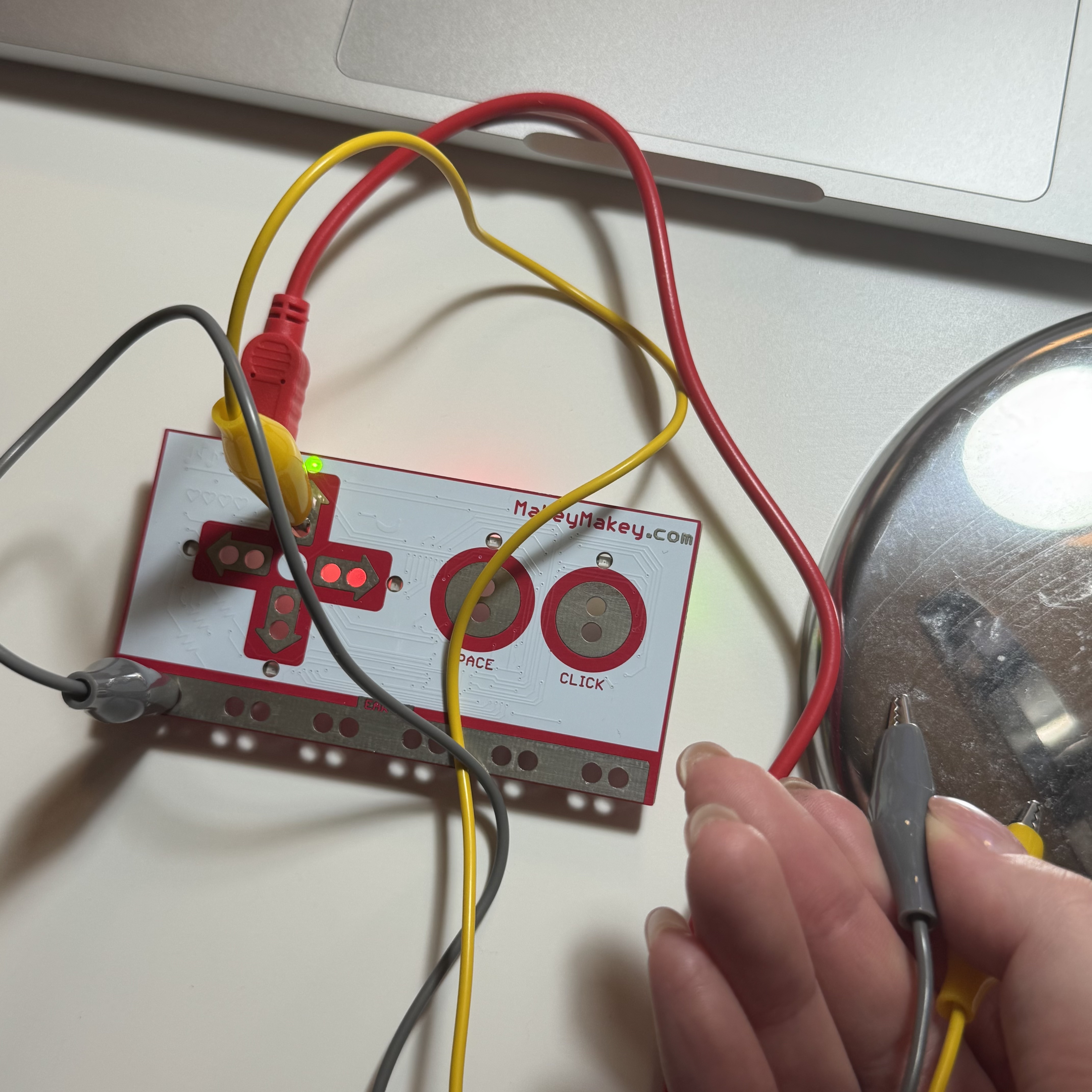 I tested the base of the desk mirrow and it worked in the webpage