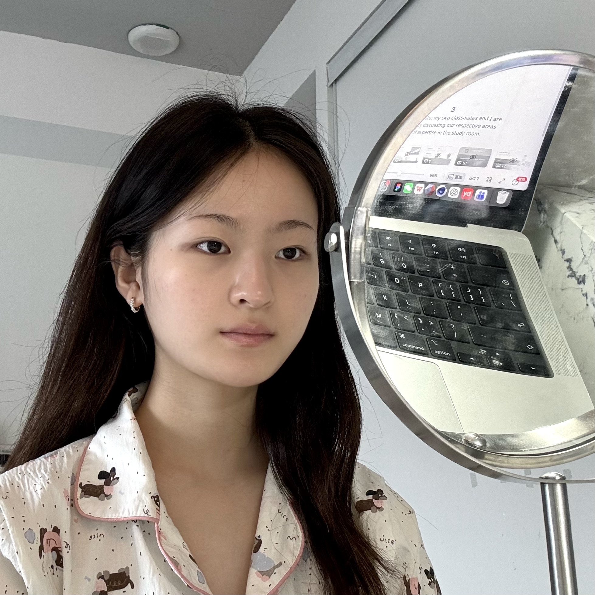 I sit at my desk and look at myself in the mirror every morning. This is an activity that provides a chance to reflect on my daily behaviors and think about my impact on the team. These actions at random moments can improve self-awareness unconsciously.